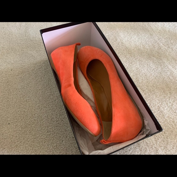 🔴 J. Crew Coral Suede Flats 7 - Picture 3 of 11